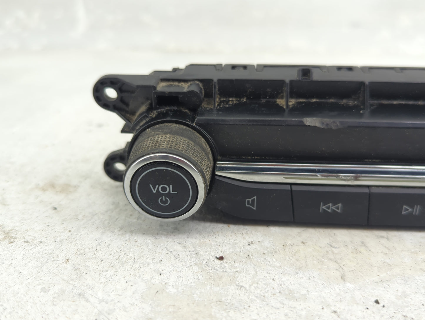 2024 Ford Escape Radio AM FM Cd Player Receiver Replacement P/N:LJ6T-18K811-CB 17023896-03 Fits OEM Used Auto Parts - Oemuse
