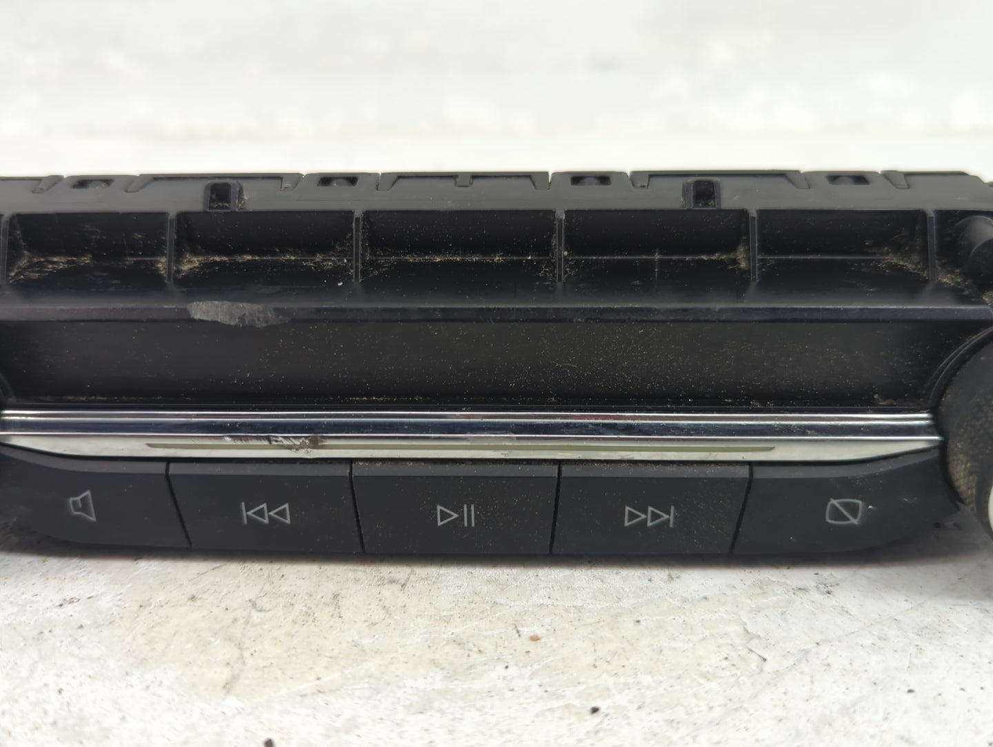 2024 Ford Escape Radio AM FM Cd Player Receiver Replacement P/N:LJ6T-18K811-CB 17023896-03 Fits OEM Used Auto Parts - Oemuse