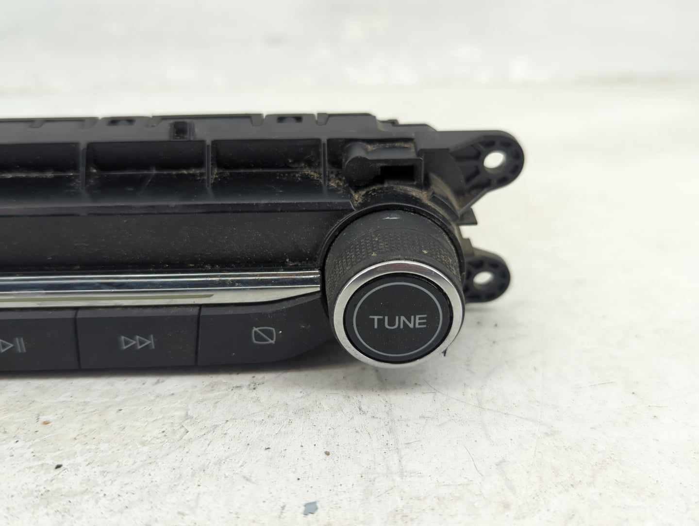 2024 Ford Escape Radio AM FM Cd Player Receiver Replacement P/N:LJ6T-18K811-CB 17023896-03 Fits OEM Used Auto Parts - Oemuse