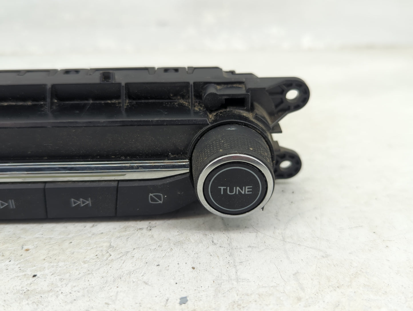 2024 Ford Escape Radio AM FM Cd Player Receiver Replacement P/N:LJ6T-18K811-CB 17023896-03 Fits OEM Used Auto Parts - Oemuse