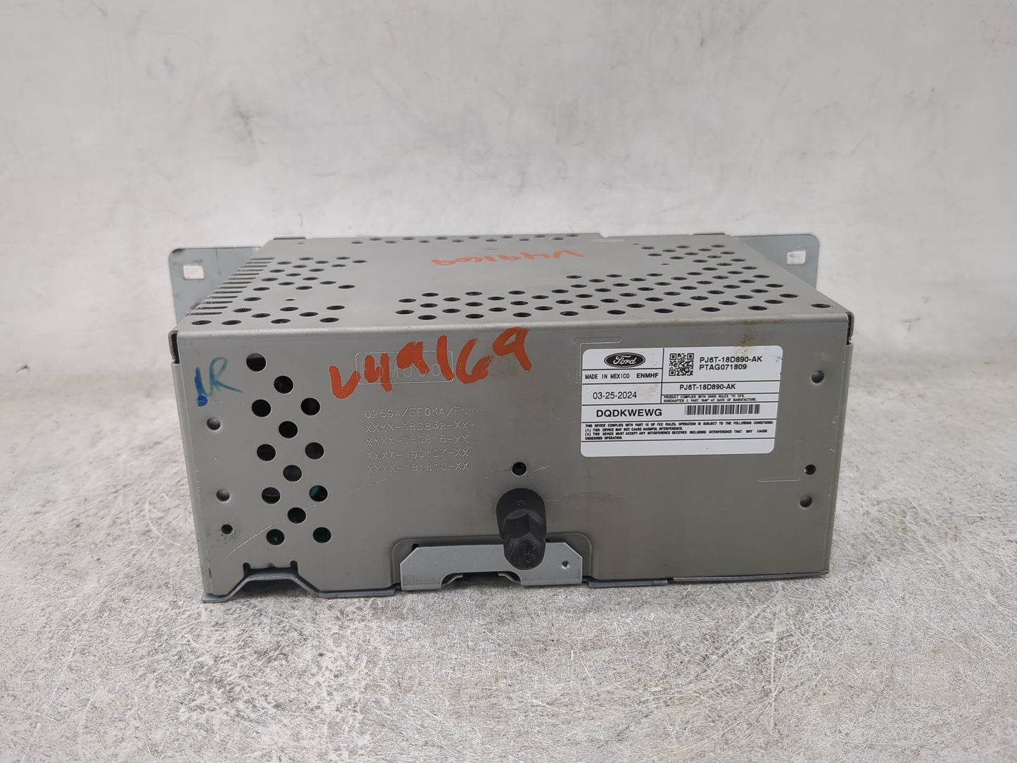 2024 Ford Escape Radio AM FM Cd Player Receiver Replacement P/N:PJ6T-18D890-AK PTAG071809, DQDKWEWG Fits OEM Used Auto Parts