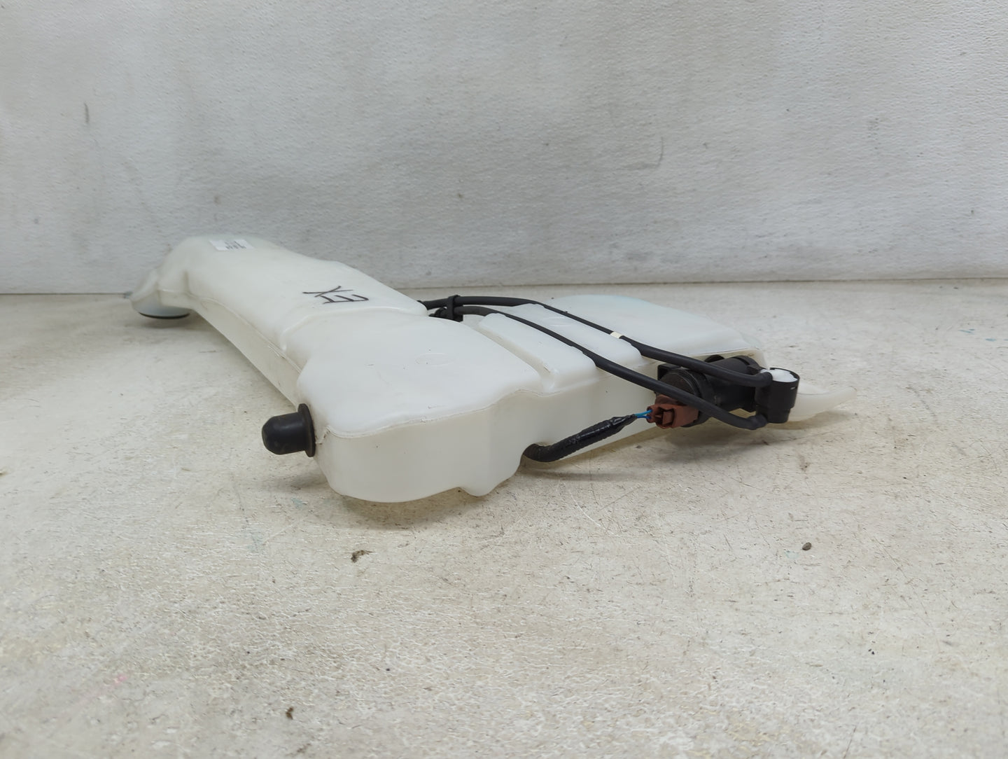 2024 Ford Explorer Windshield Washer Fluid Reservoir Bottle Oem - Oemusedautoparts1.com