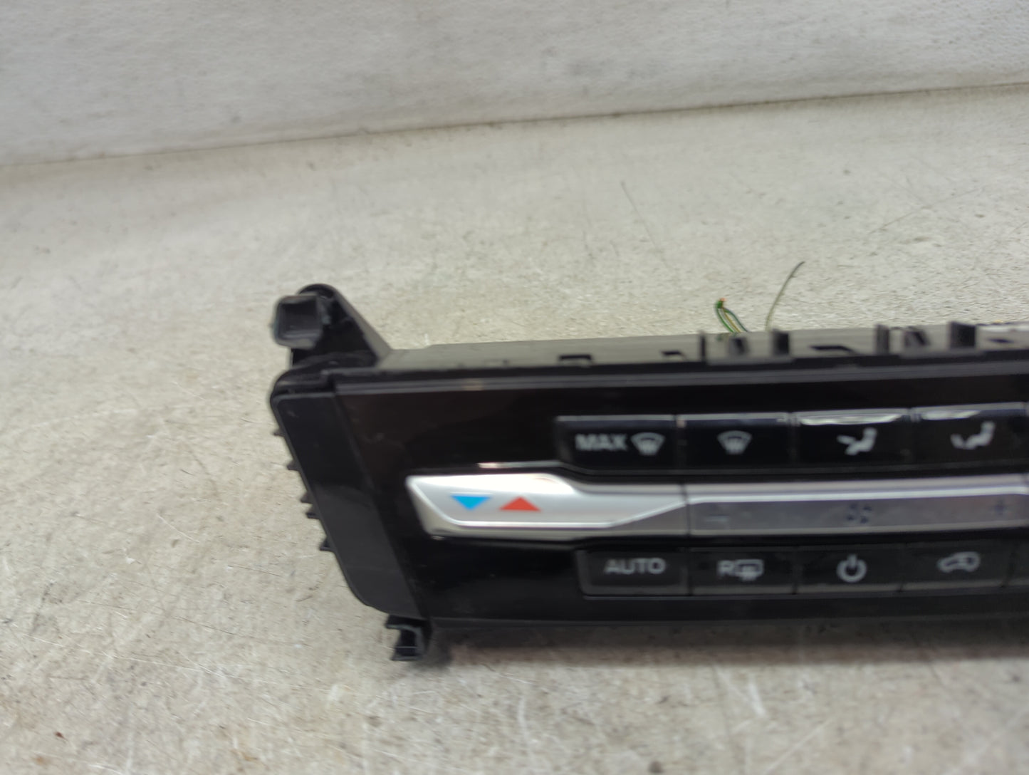 2024 Ford Explorer Climate Control Module Temperature AC/Heater Replacement P/N:NB5T-18C612-HB Fits OEM Used Auto Parts - Oe