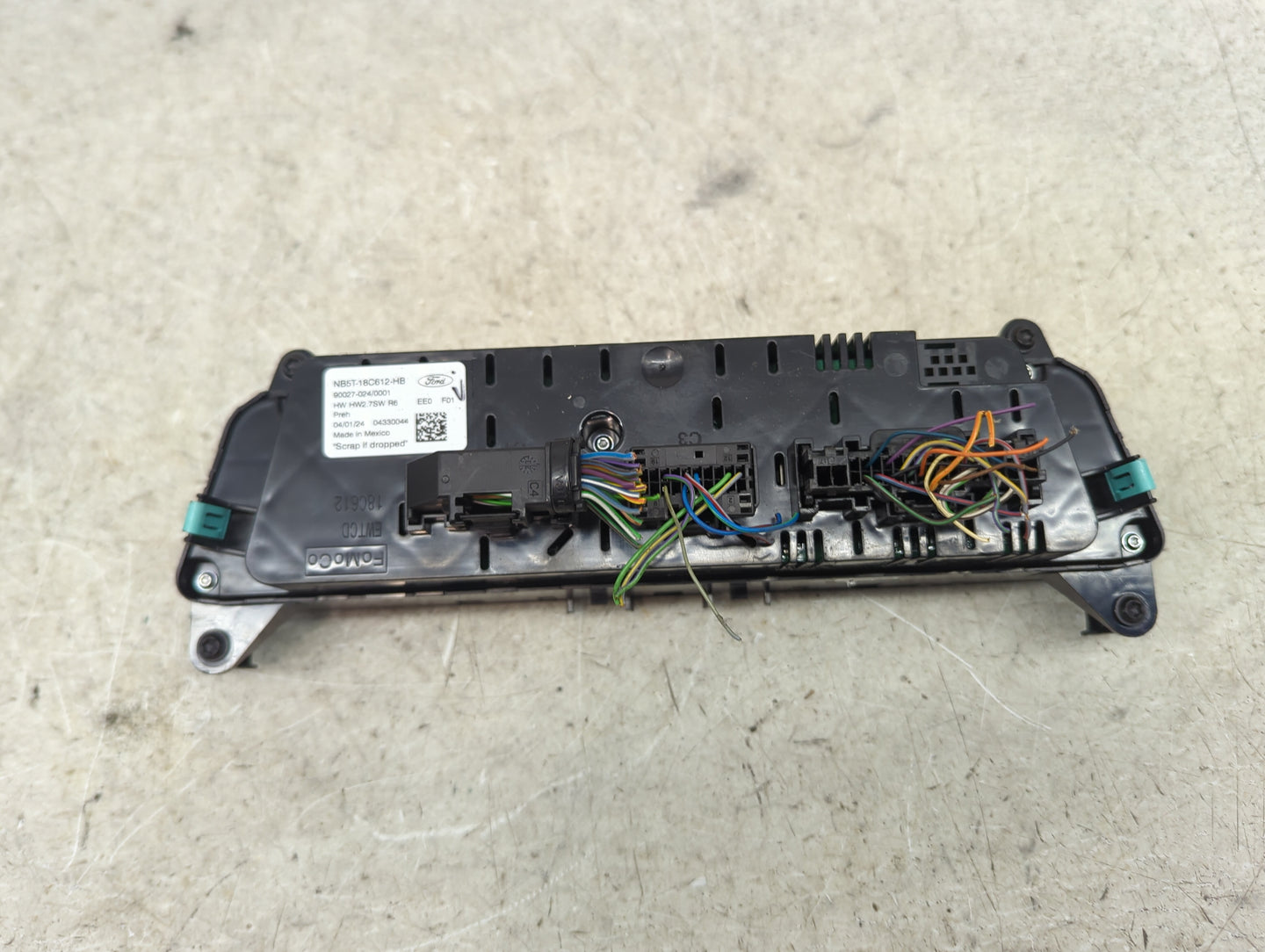 2024 Ford Explorer Climate Control Module Temperature AC/Heater Replacement P/N:NB5T-18C612-HB Fits OEM Used Auto Parts - Oe