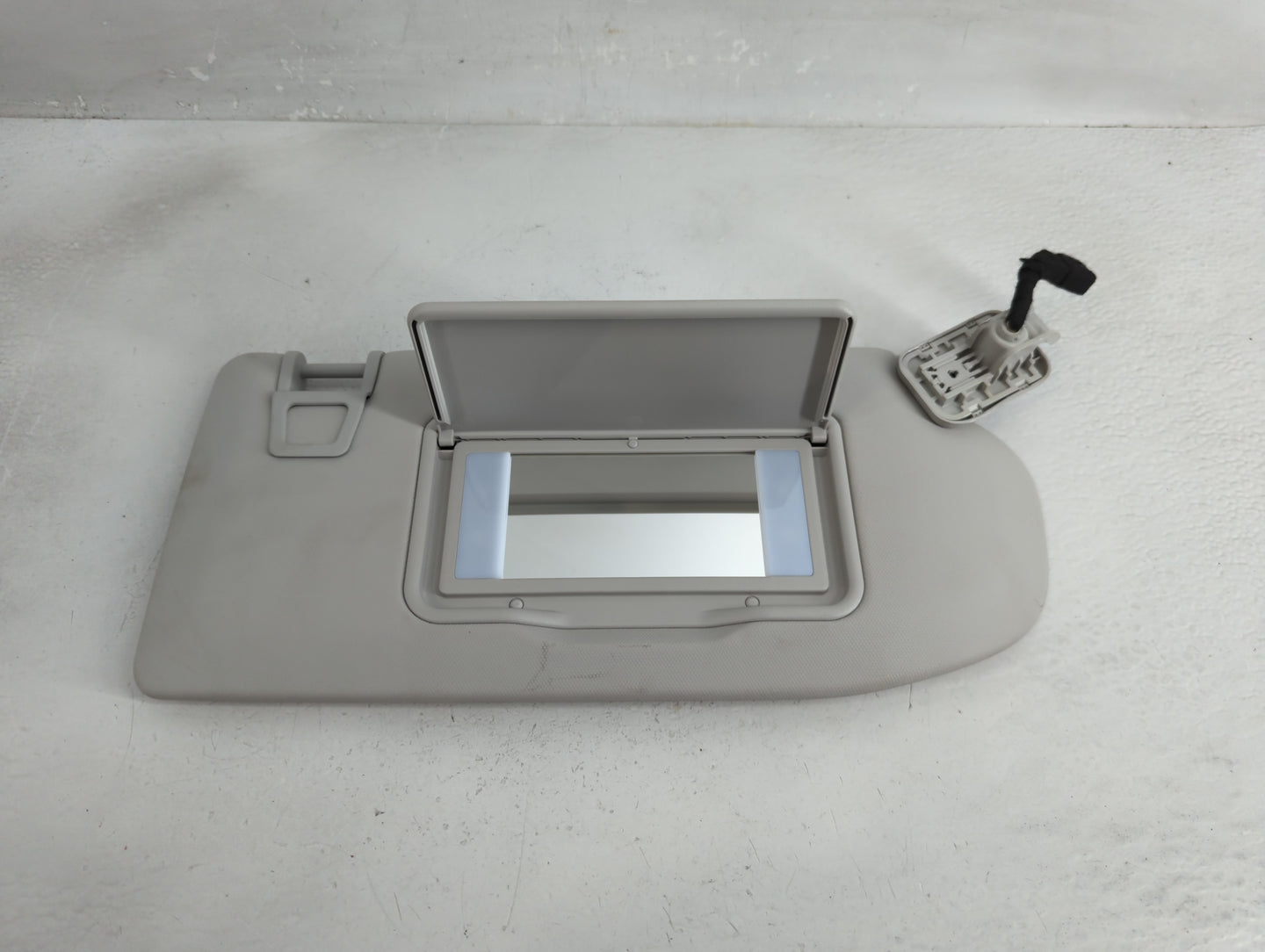 2024 Ford Maverick Sun Visor Shade Replacement Passenger Right Mirror Fits OEM Used Auto Parts - Oemusedautoparts1.com