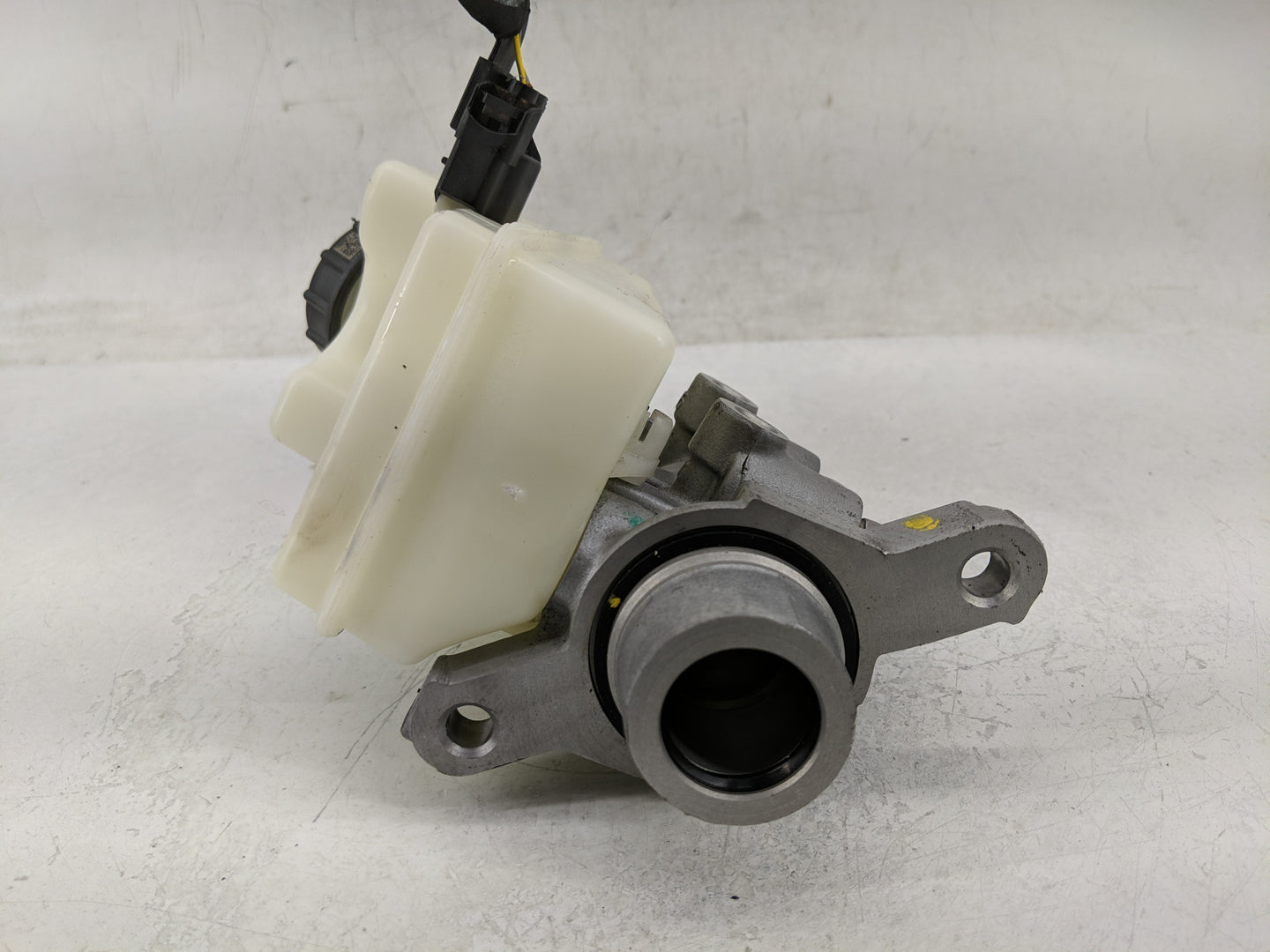 Ford Maverick Brake Master Cylinder 1313777 - Oemusedautoparts1.com