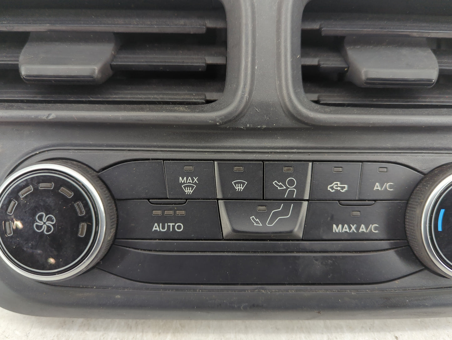 2024 Ford Maverick Climate Control Module Temperature AC/Heater Replacement P/N:NZ6T-18C612-JD Fits OEM Used Auto Parts - Oe