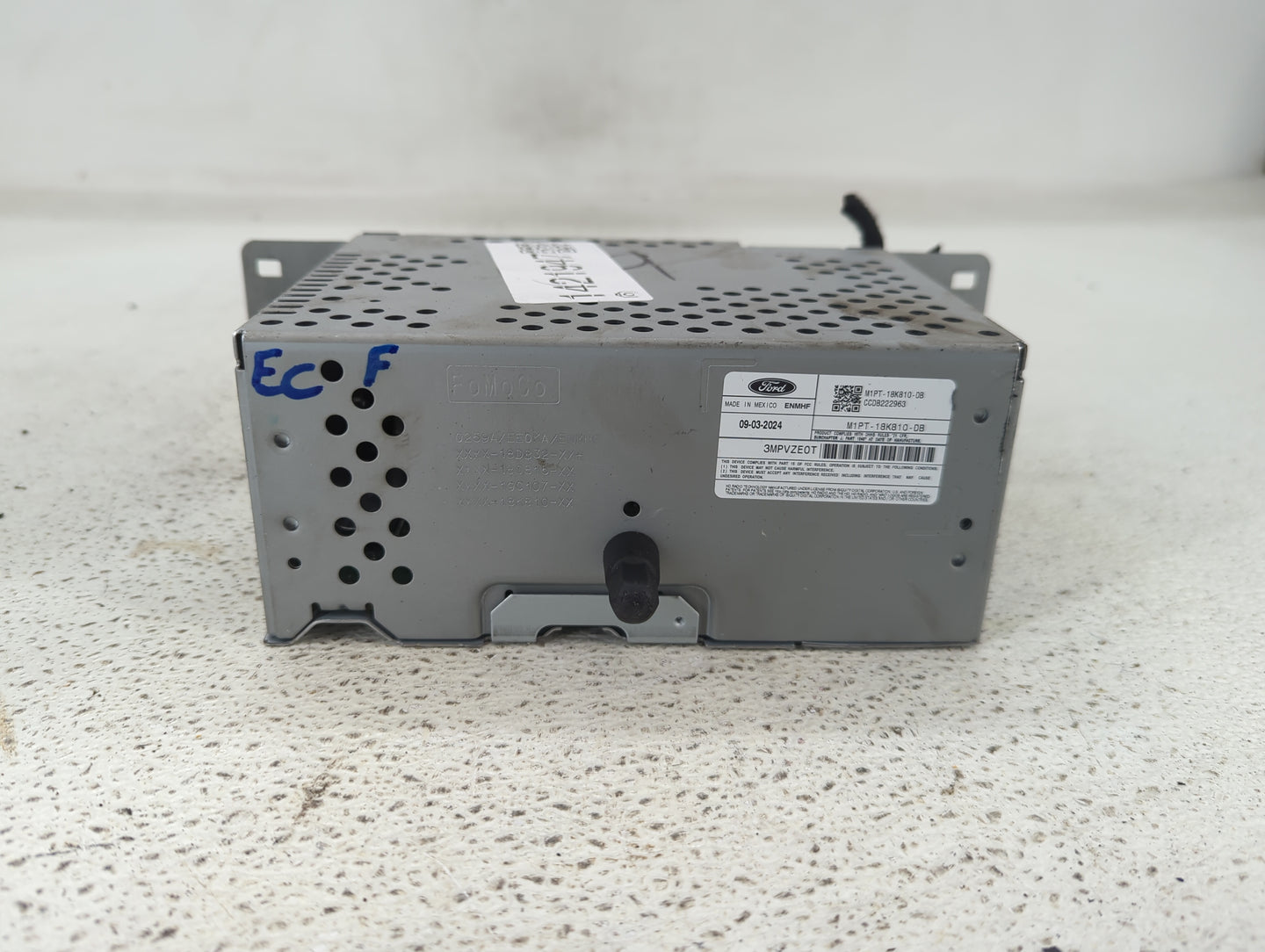 2024 Ford Maverick Radio AM FM Cd Player Receiver Replacement P/N:M1PT-18K810-DB Fits OEM Used Auto Parts - Oemusedautoparts