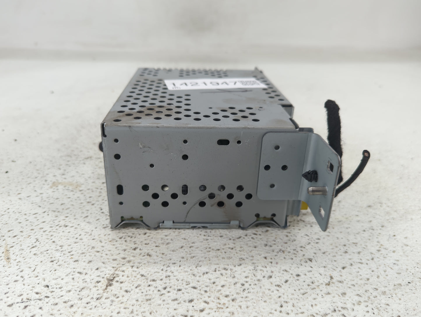 2024 Ford Maverick Radio AM FM Cd Player Receiver Replacement P/N:M1PT-18K810-DB Fits OEM Used Auto Parts - Oemusedautoparts