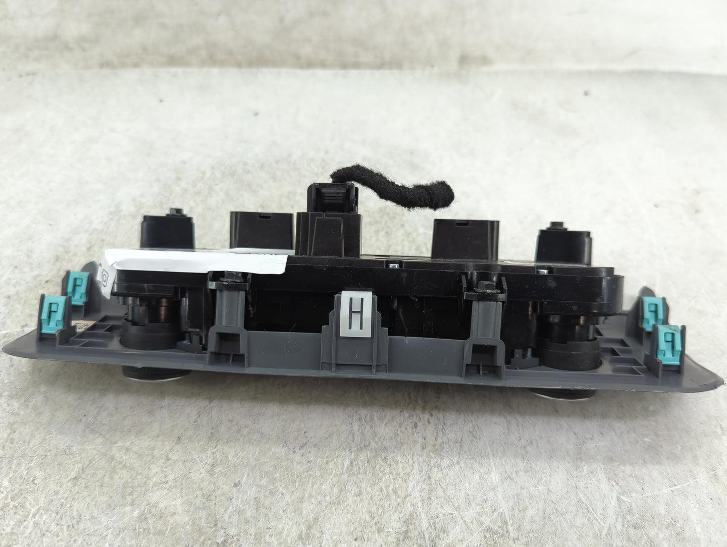 2024 Ford Maverick Climate Control Module Temperature AC/Heater Replacement P/N:NZ6T-18K811-AA 10516715-05 Fits OEM Used Aut