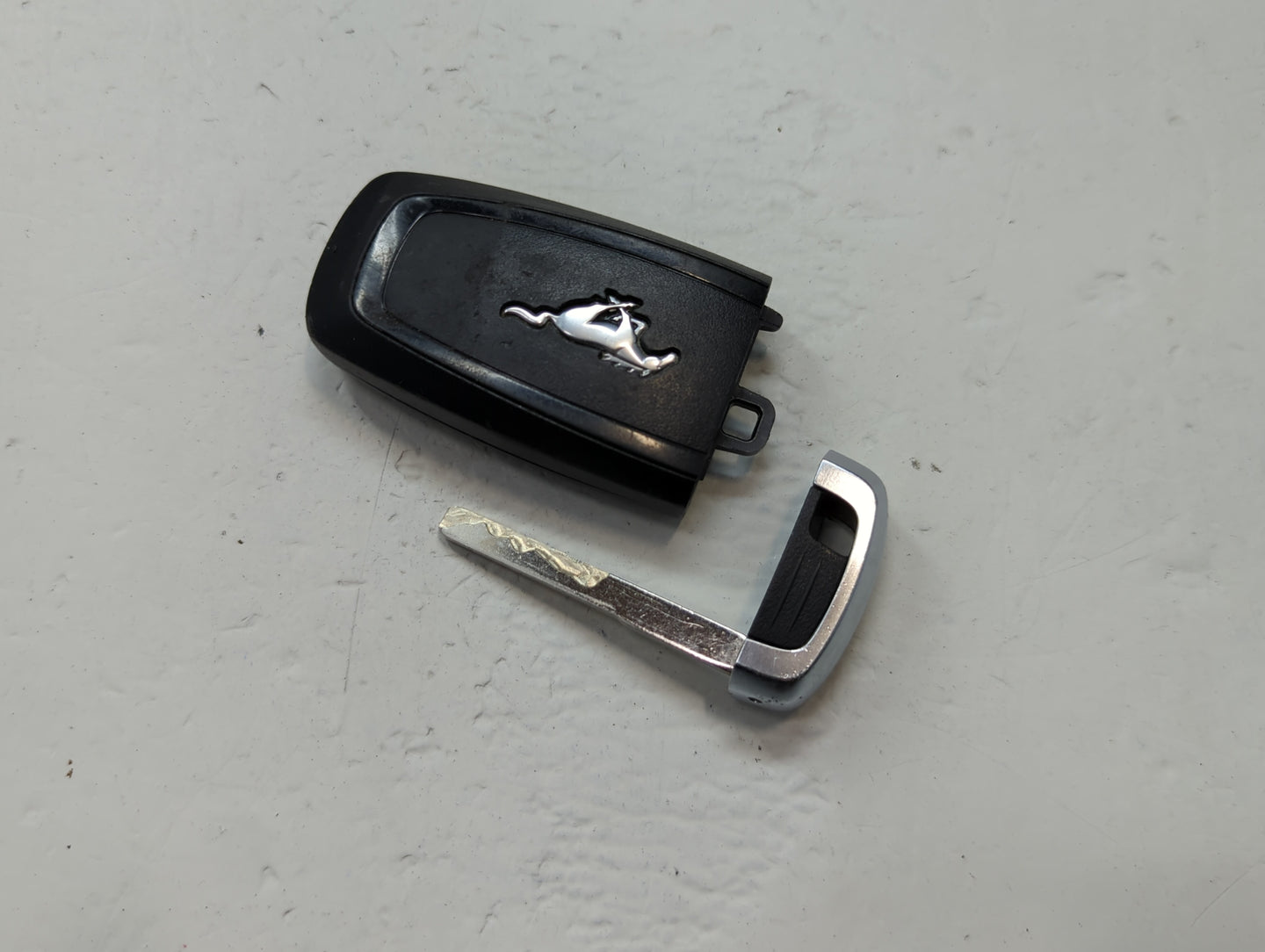 Ford Mustang Keyless Entry Remote Fob M3N-A3C054339 MR3T-15K601-BB 5 buttons - Oemusedautoparts1.com
