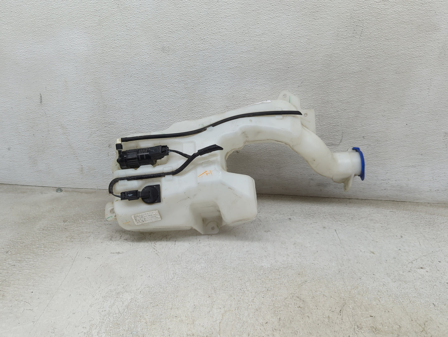 2024 Ford Mustang Windshield Washer Fluid Reservoir Bottle Oem 1473997 - Oemusedautoparts1.com