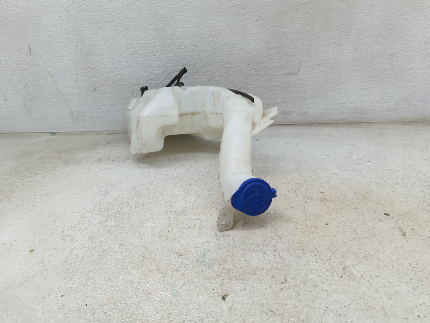 2024 Ford Mustang Windshield Washer Fluid Reservoir Bottle Oem 1473997 - Oemusedautoparts1.com