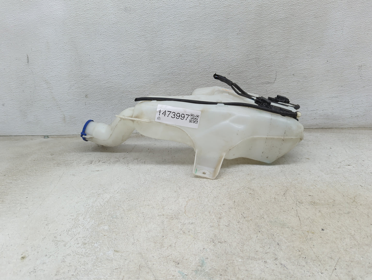 2024 Ford Mustang Windshield Washer Fluid Reservoir Bottle Oem 1473997 - Oemusedautoparts1.com