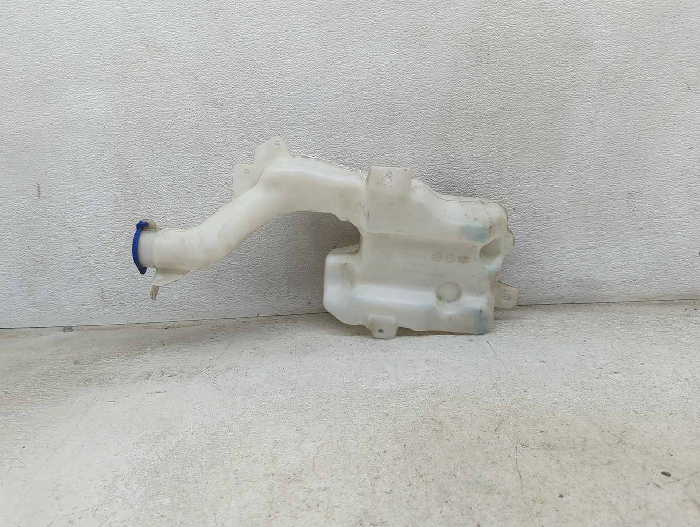 2024 Ford Mustang Windshield Washer Fluid Reservoir Bottle Oem 1473997 - Oemusedautoparts1.com