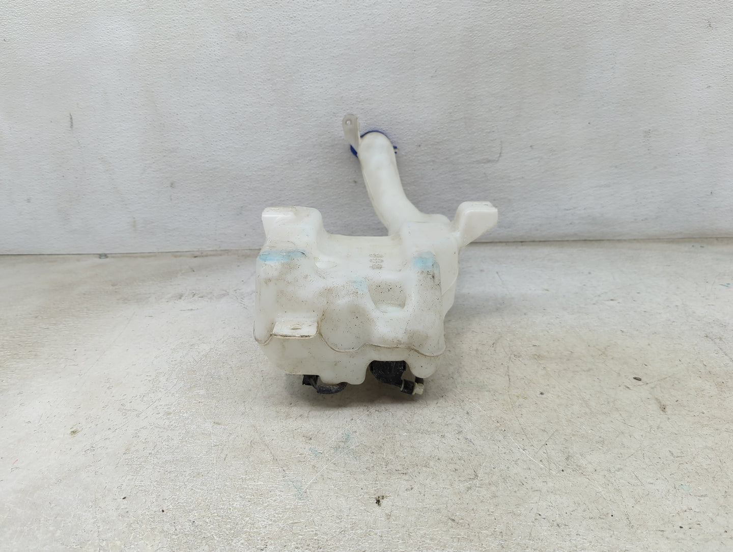 2024 Ford Mustang Windshield Washer Fluid Reservoir Bottle Oem 1473997 - Oemusedautoparts1.com