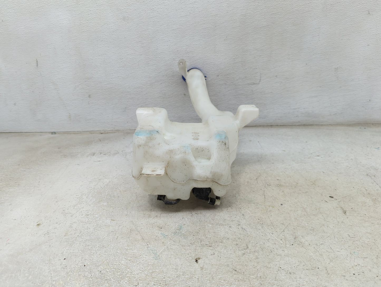 2024 Ford Mustang Windshield Washer Fluid Reservoir Bottle Oem 1473997 - Oemusedautoparts1.com