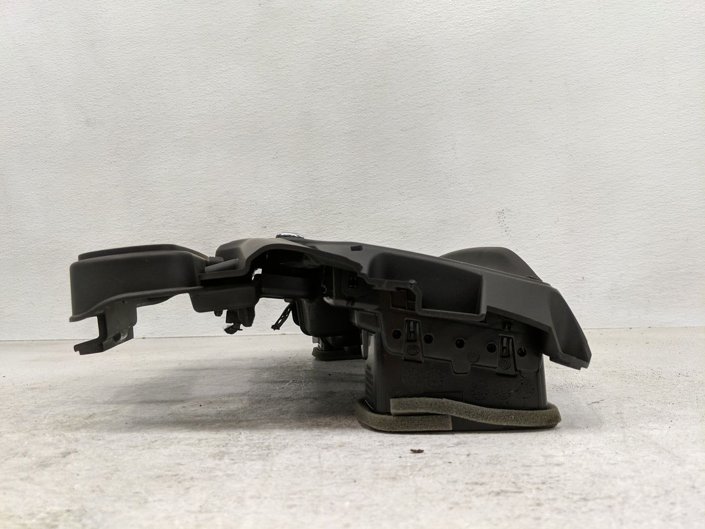 2024 Gmc Terrain Radio AM FM Cd Player Receiver Replacement P/N:85535752 Fits OEM Used Auto Parts - Oemusedautoparts1.com