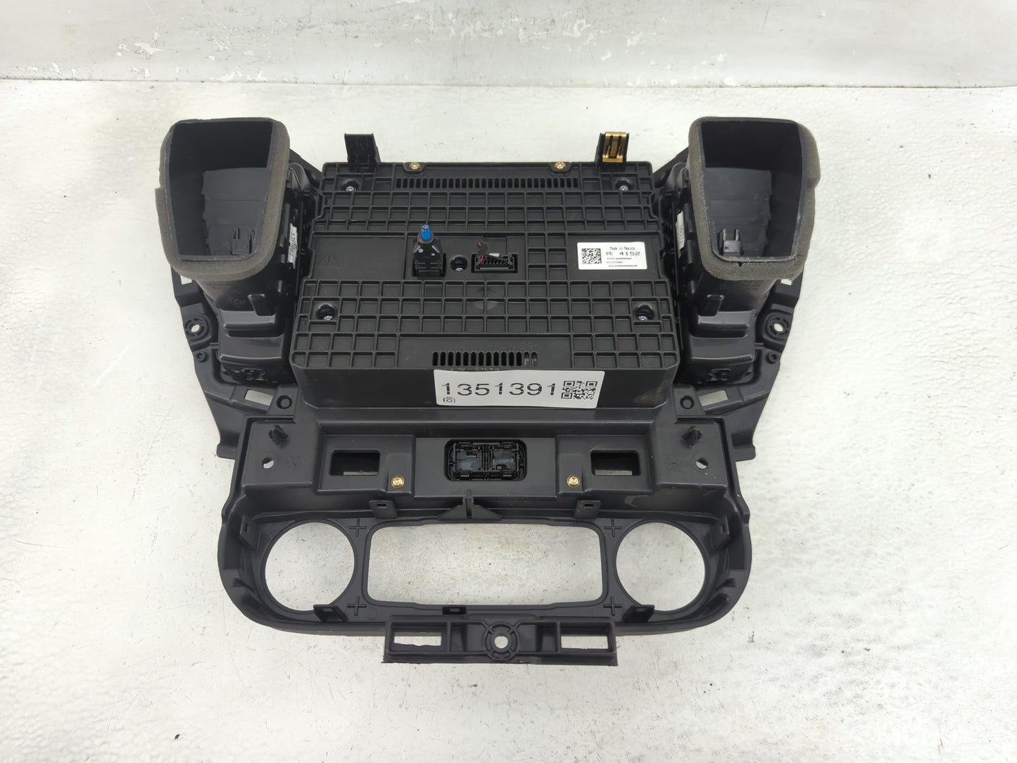 2024 Gmc Terrain Radio AM FM Cd Player Receiver Replacement P/N:84677518 Fits OEM Used Auto Parts - Oemusedautoparts1.com