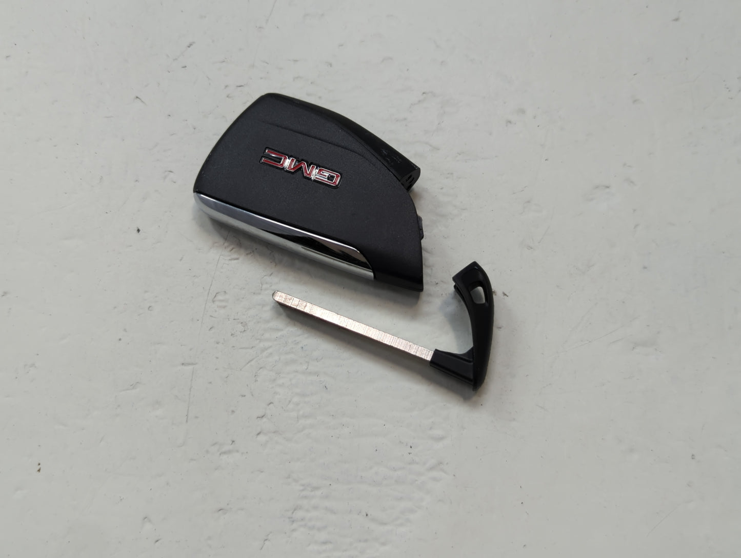 Gmc Yukon Keyless Entry Remote Fob YG0G21TB2 6 buttons - Oemusedautoparts1.com