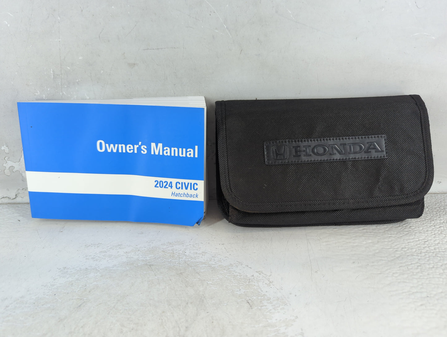 2024 Honda Civic Owners Manual Book Guide P/N:00X31-T40-6200 OEM Used Auto Parts - Oemusedautoparts1.com