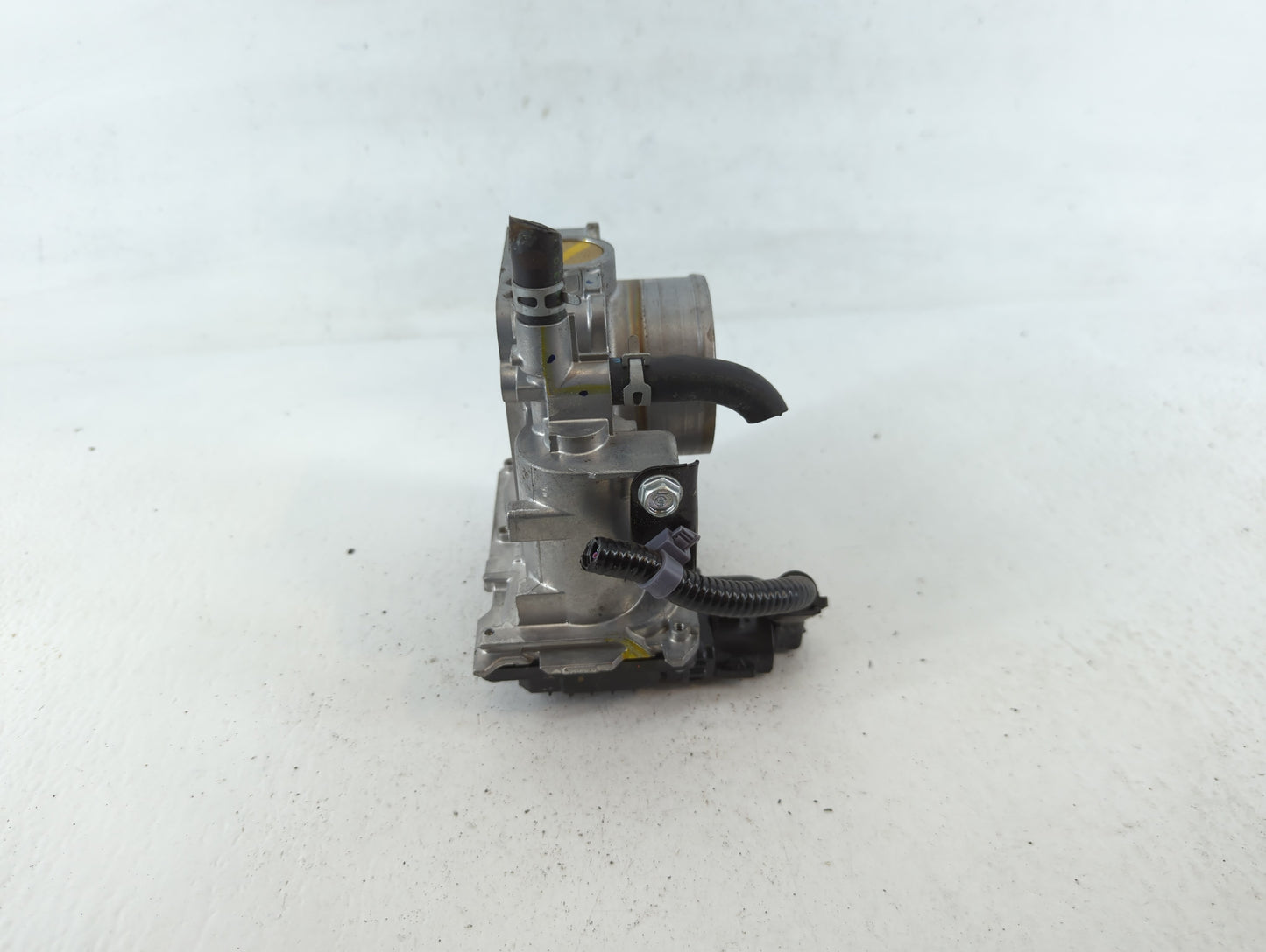 2016-2022 Honda Civic Throttle Body P/N:GMH1A M30828, 222781 Fits Fits 2016 2017 2018 2019 2020 2021 2022 OEM Used Auto Part