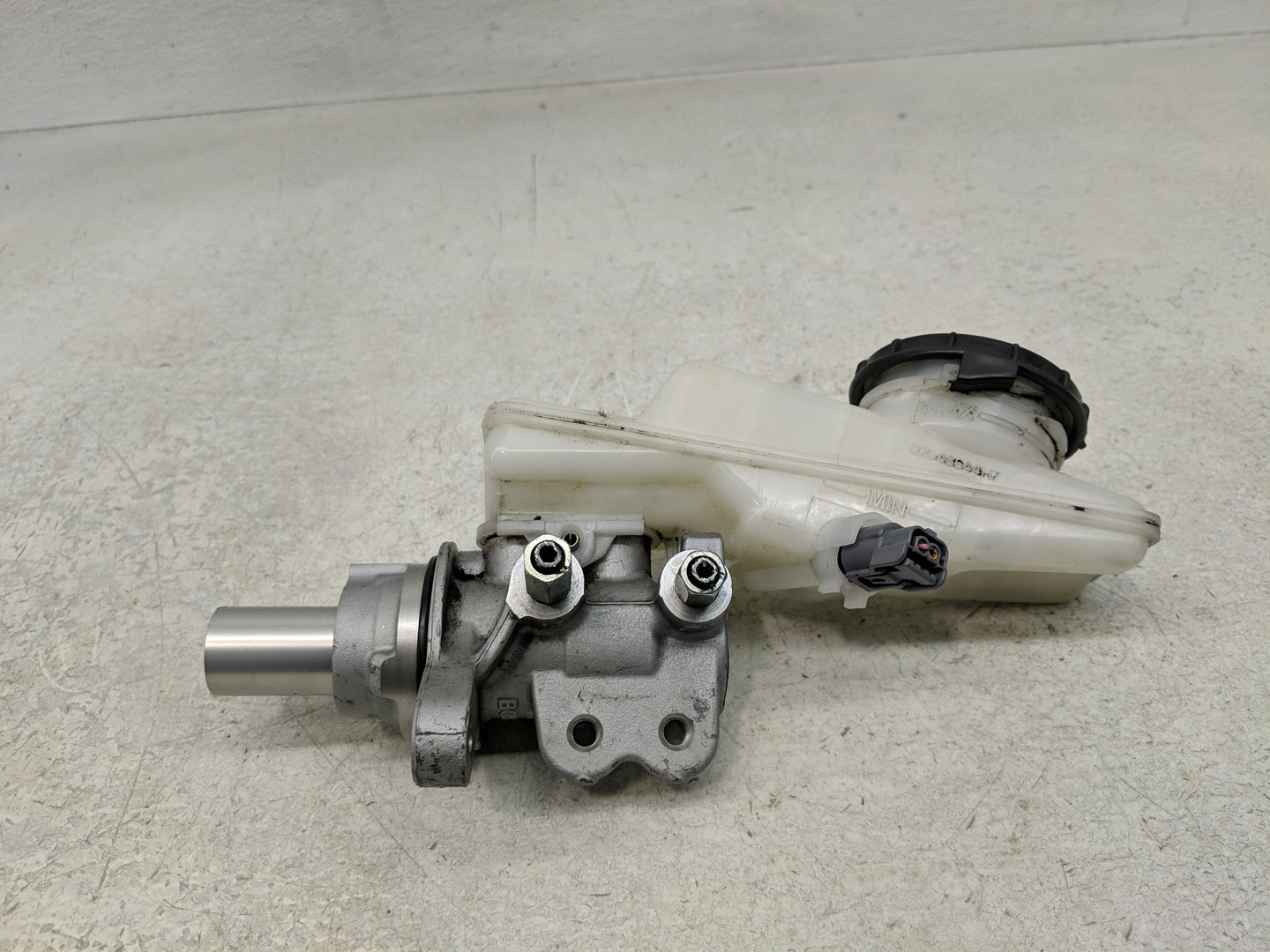 2024 Honda Hr-v Brake Master Cylinder 1302604 - Oemusedautoparts1.com