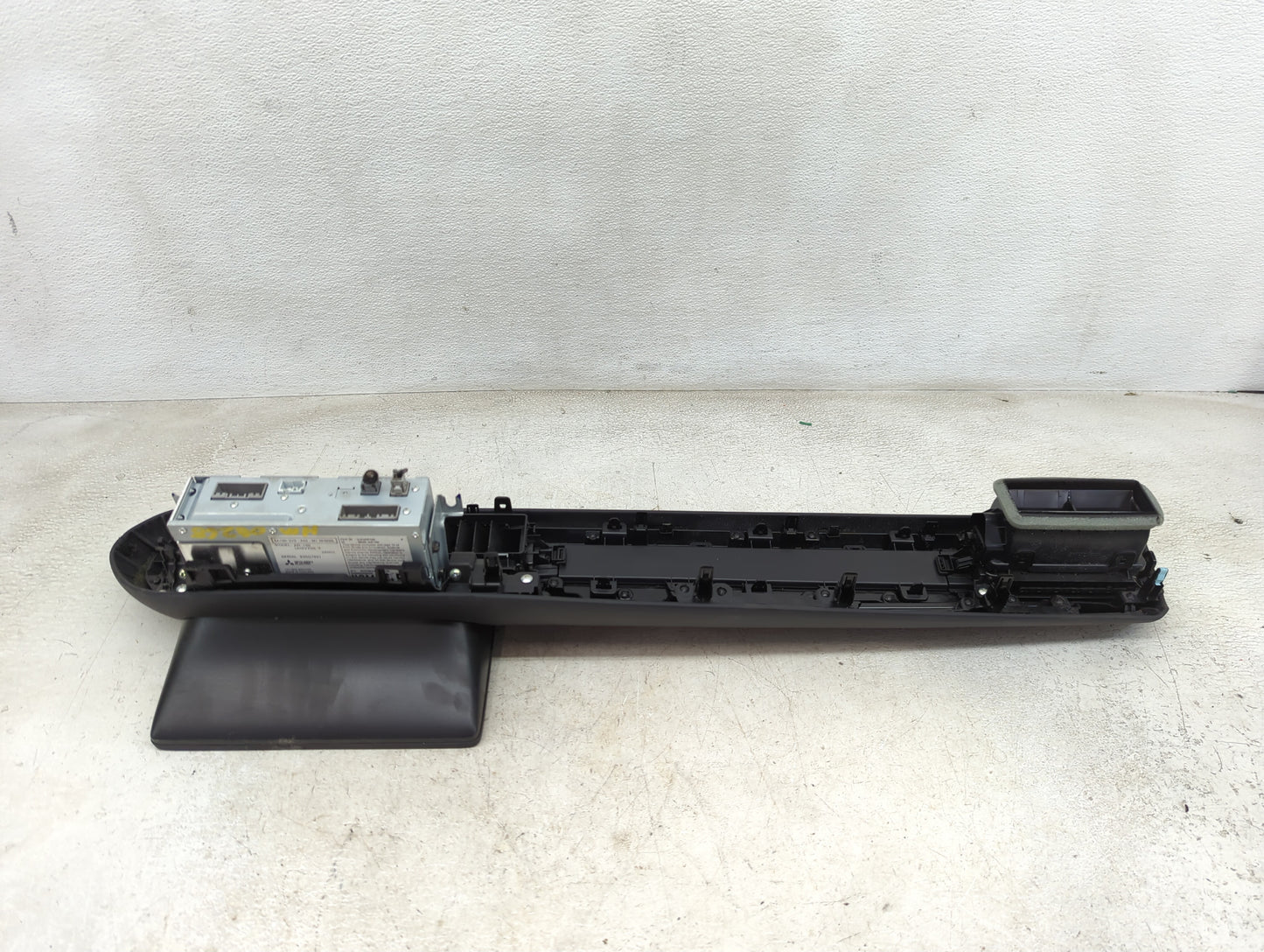 2024 Honda Hr-V Radio AM FM Cd Player Receiver Replacement P/N:8A100-3V0-A02-M1 AR-100, UH2VX50-T Fits OEM Used Auto Parts -