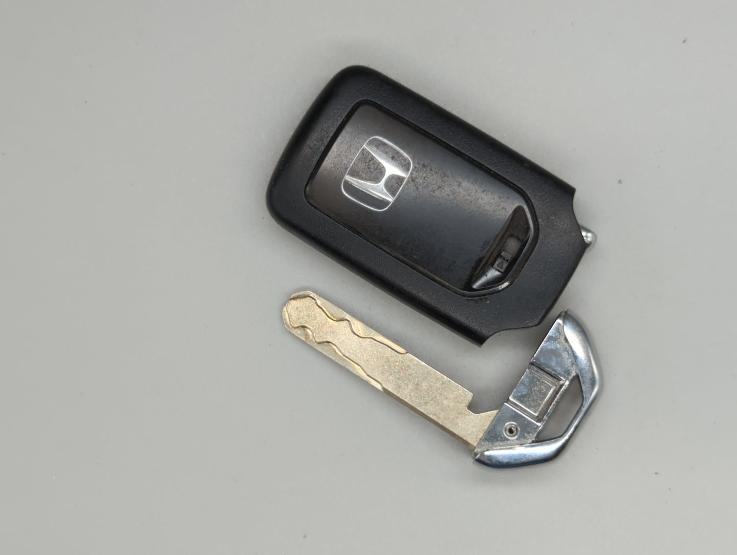 Honda Odyssey Keyless Entry Remote Fob KR5T4X 72147-THR-A51 7 buttons - Oemusedautoparts1.com