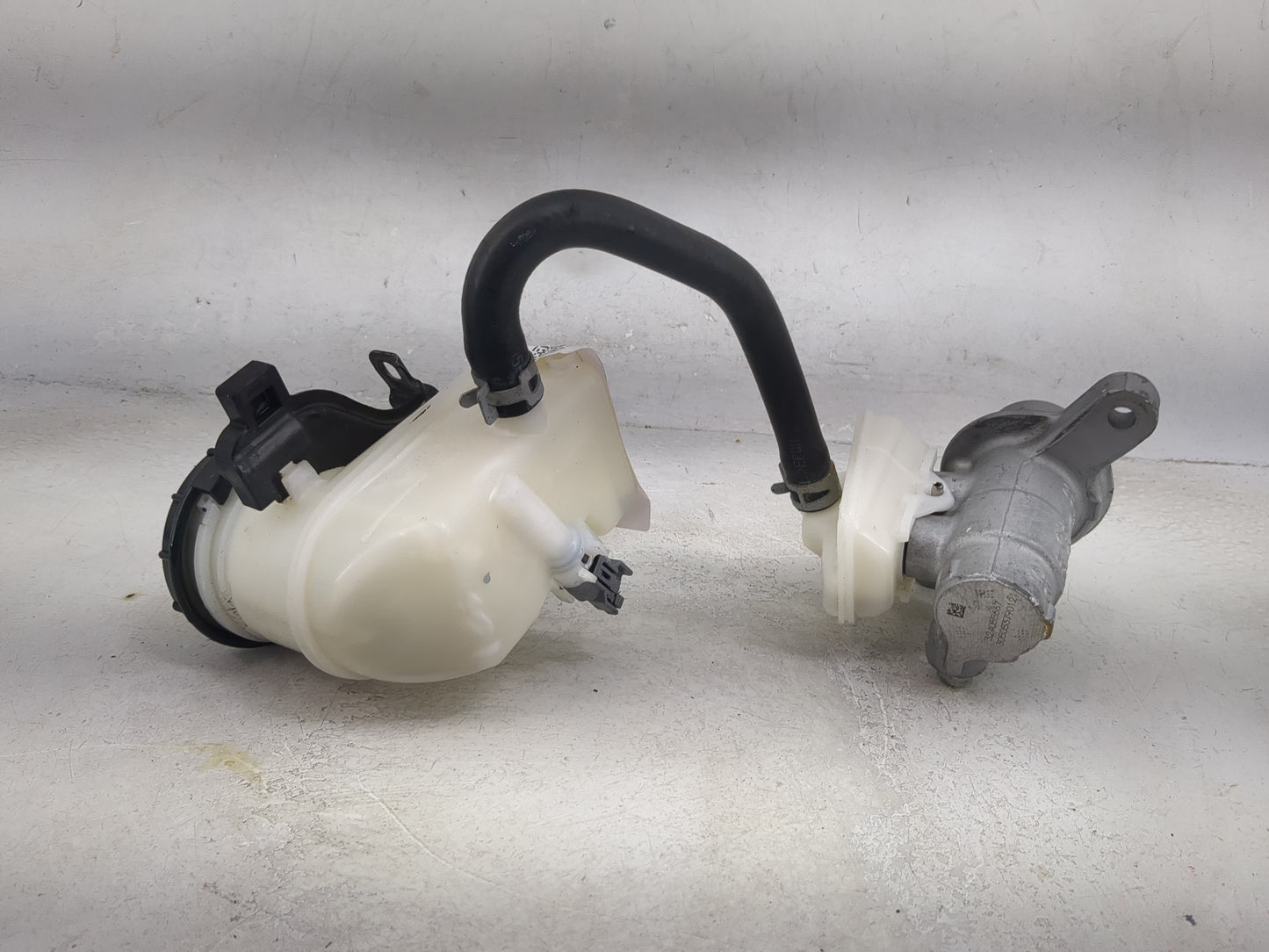 Honda Pilot Brake Master Cylinder 1492067 - Oemusedautoparts1.com