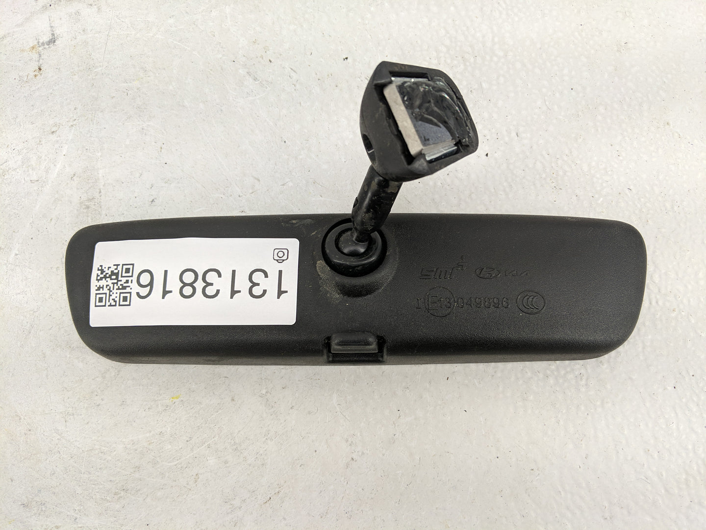 2021-2022 Hyundai Elantra Interior Rear View Mirror Replacement OEM P/N:E13049896 Fits Fits 2020 2021 2022 2023 OEM Used Aut
