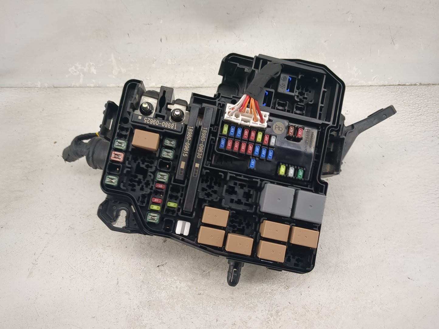 2019-2020 Hyundai Elantra Fusebox Fuse Box Panel Relay Module P/N:18980-09625 18980-09615, 18980-09630 Fits Fits 2019 2020 O