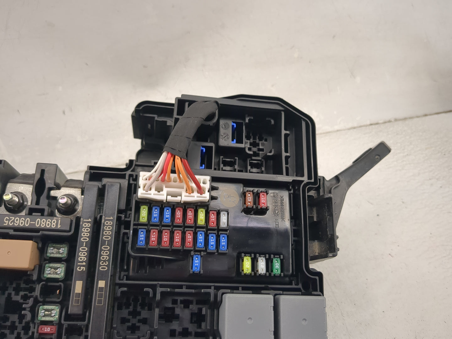 2019-2020 Hyundai Elantra Fusebox Fuse Box Panel Relay Module P/N:18980-09625 18980-09615, 18980-09630 Fits Fits 2019 2020 O