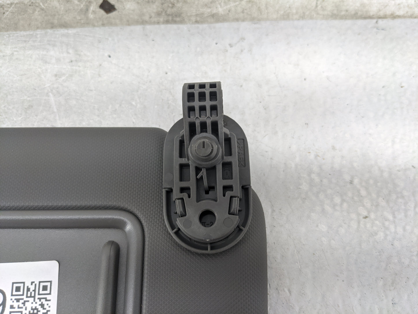 2024 Hyundai Elantra Sun Visor Shade Replacement Passenger Right Mirror Fits OEM Used Auto Parts - Oemusedautoparts1.com