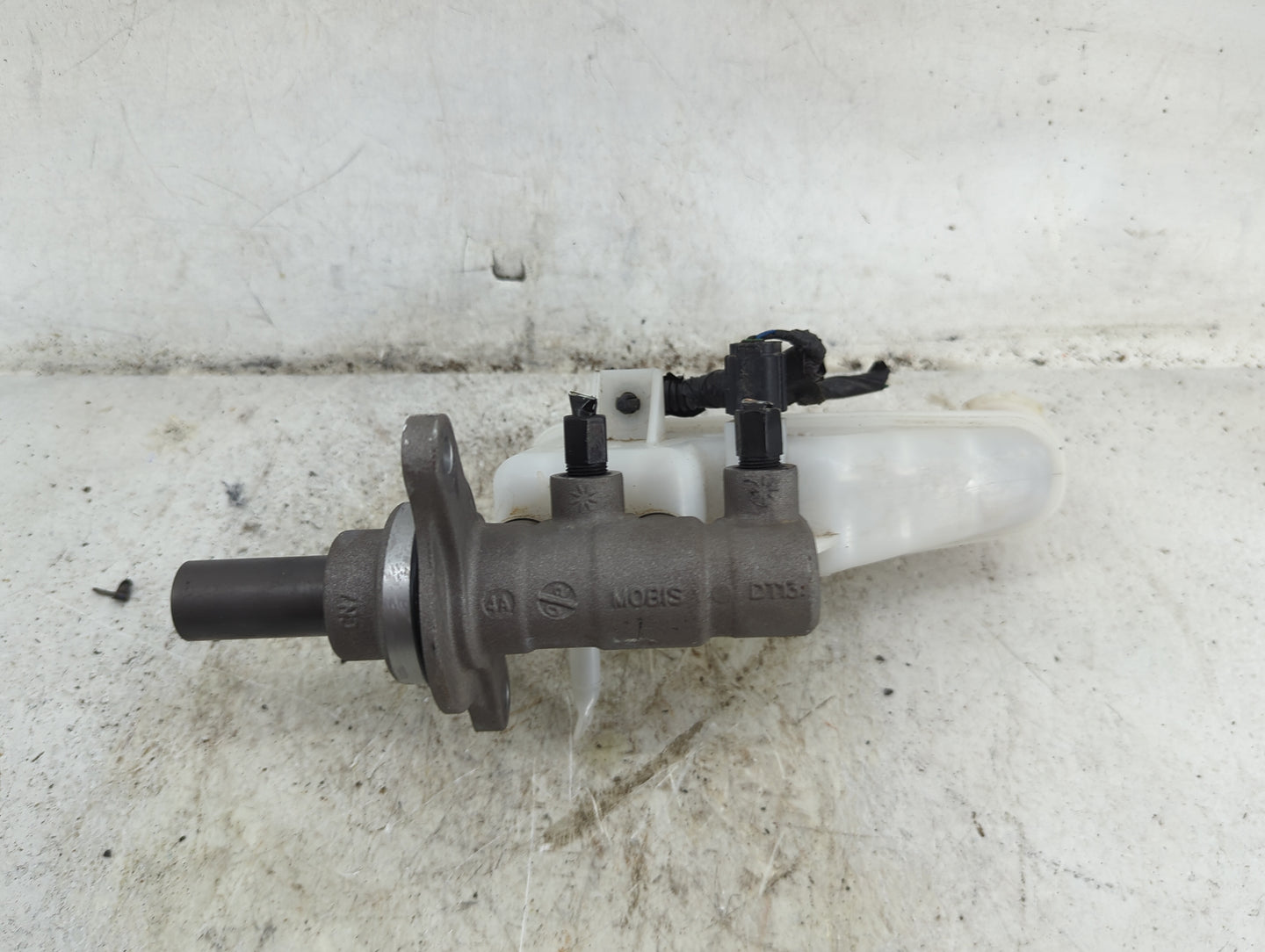 2024 Hyundai Elantra Brake Master Cylinder - Oemusedautoparts1.com