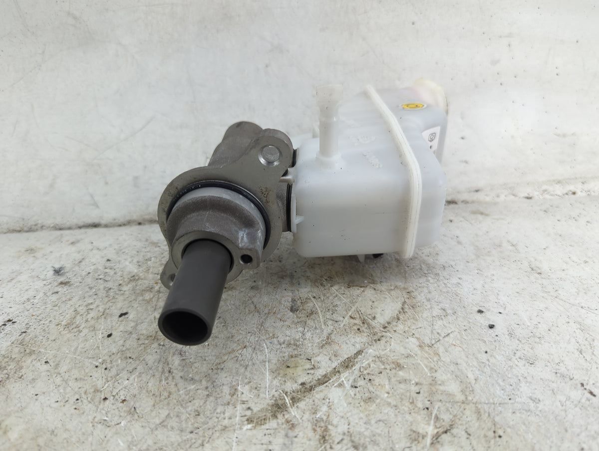 2024 Hyundai Elantra Brake Master Cylinder - Oemusedautoparts1.com