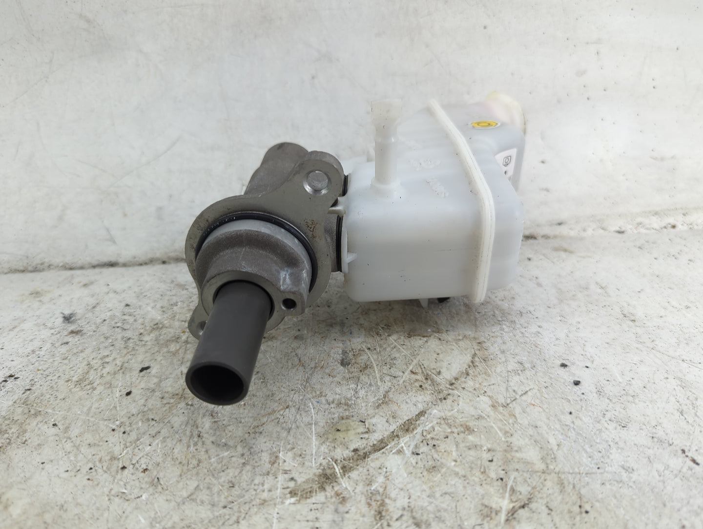 2024 Hyundai Elantra Brake Master Cylinder - Oemusedautoparts1.com