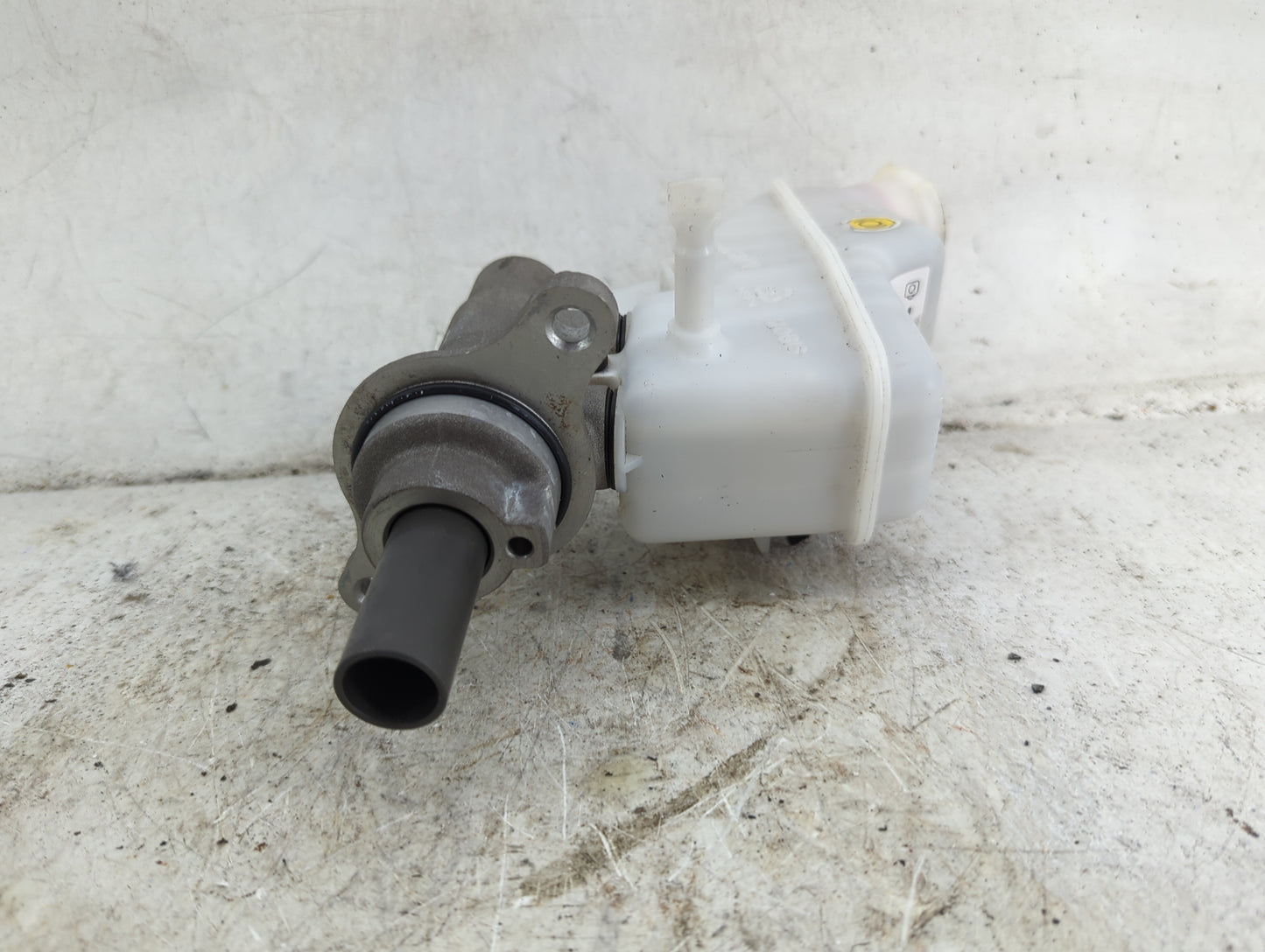 2024 Hyundai Elantra Brake Master Cylinder - Oemusedautoparts1.com