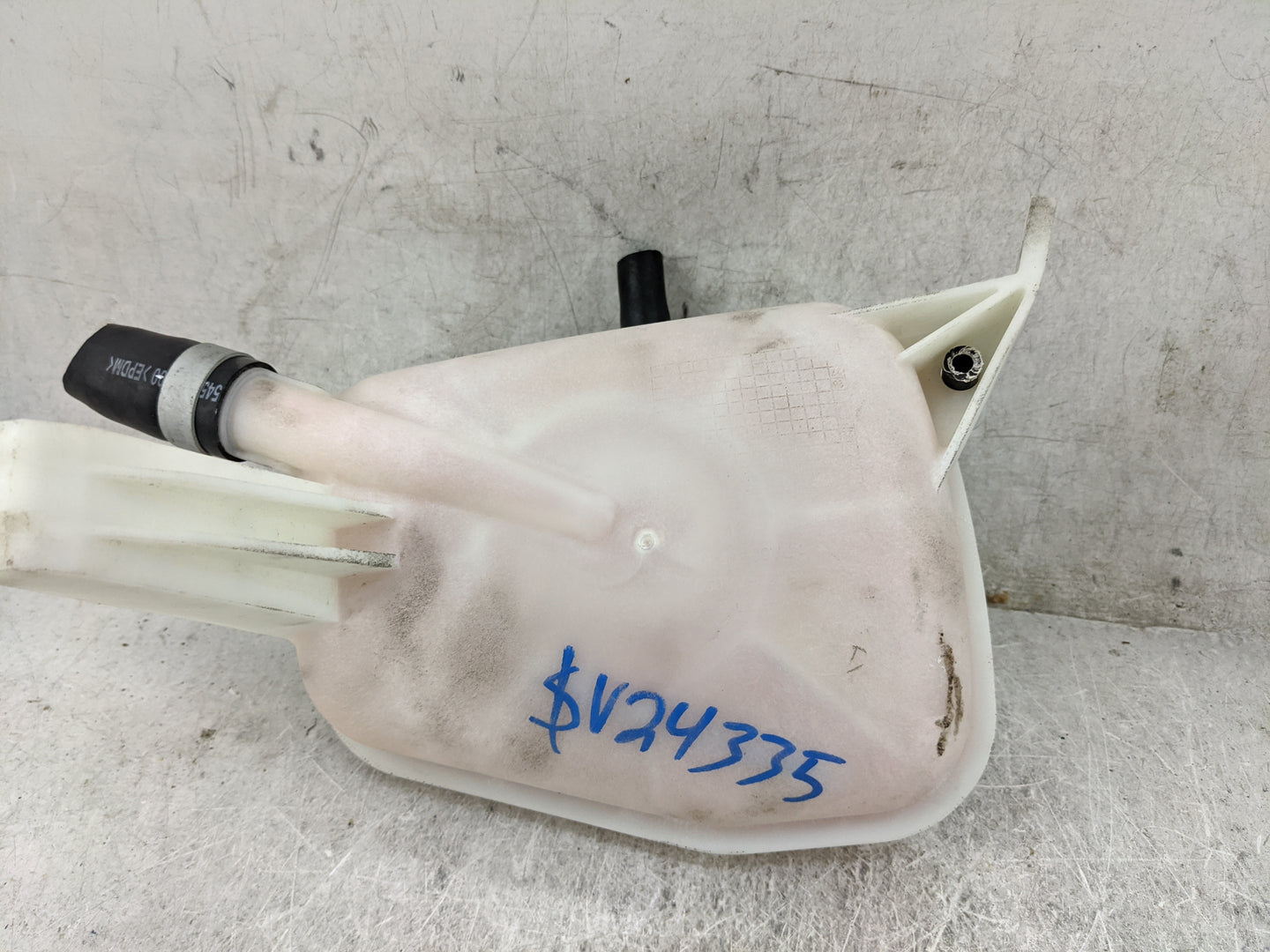 2021 Hyundai Elantra Radiator Coolant Overflow Expansion Tank Bottle - Oemusedautoparts1.com