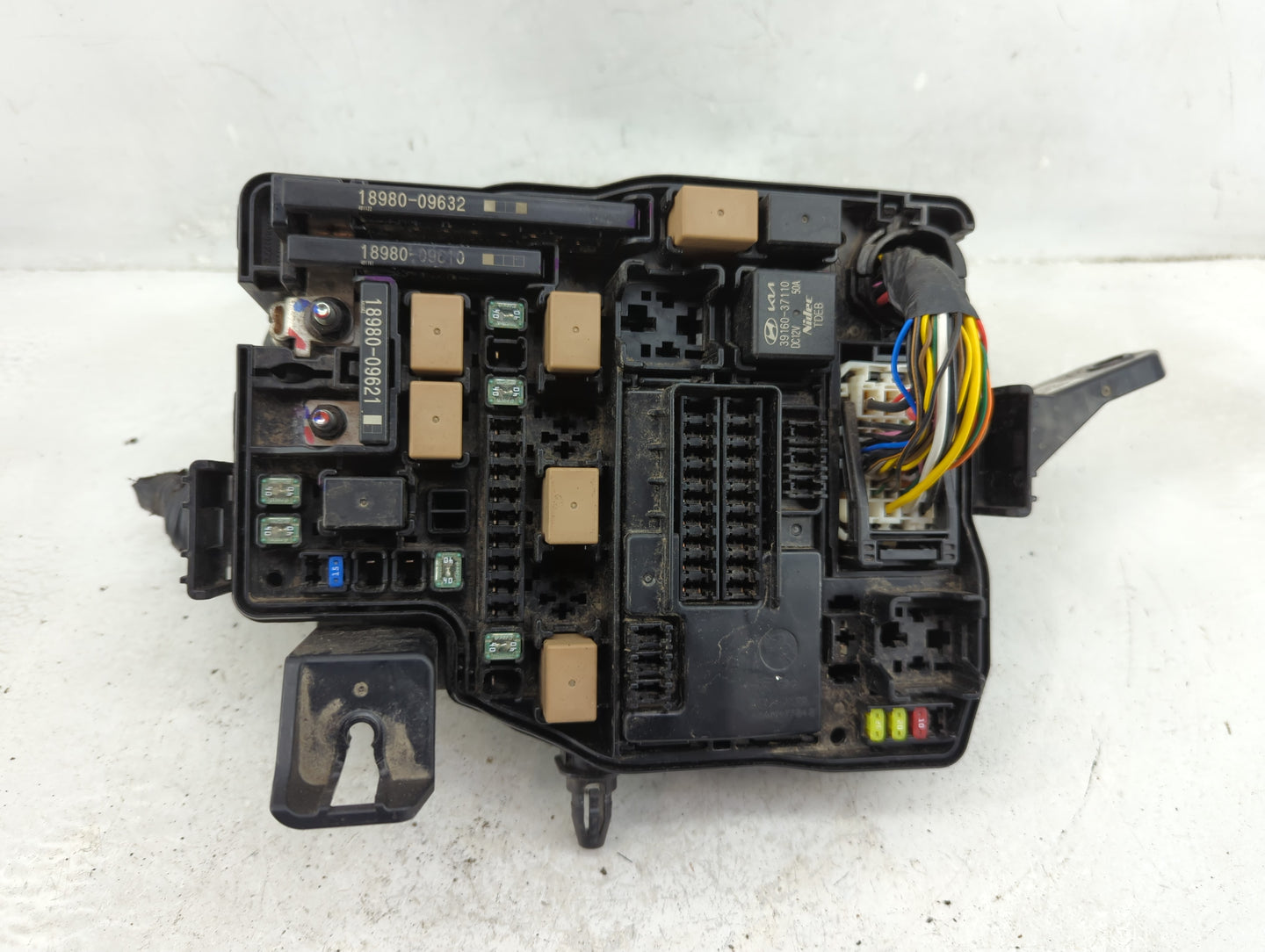 2024 Hyundai Ioniq5 Fusebox Fuse Box Panel Relay Module P/N:91211-G1781CA Fits OEM Used Auto Parts - Oemusedautoparts1.com
