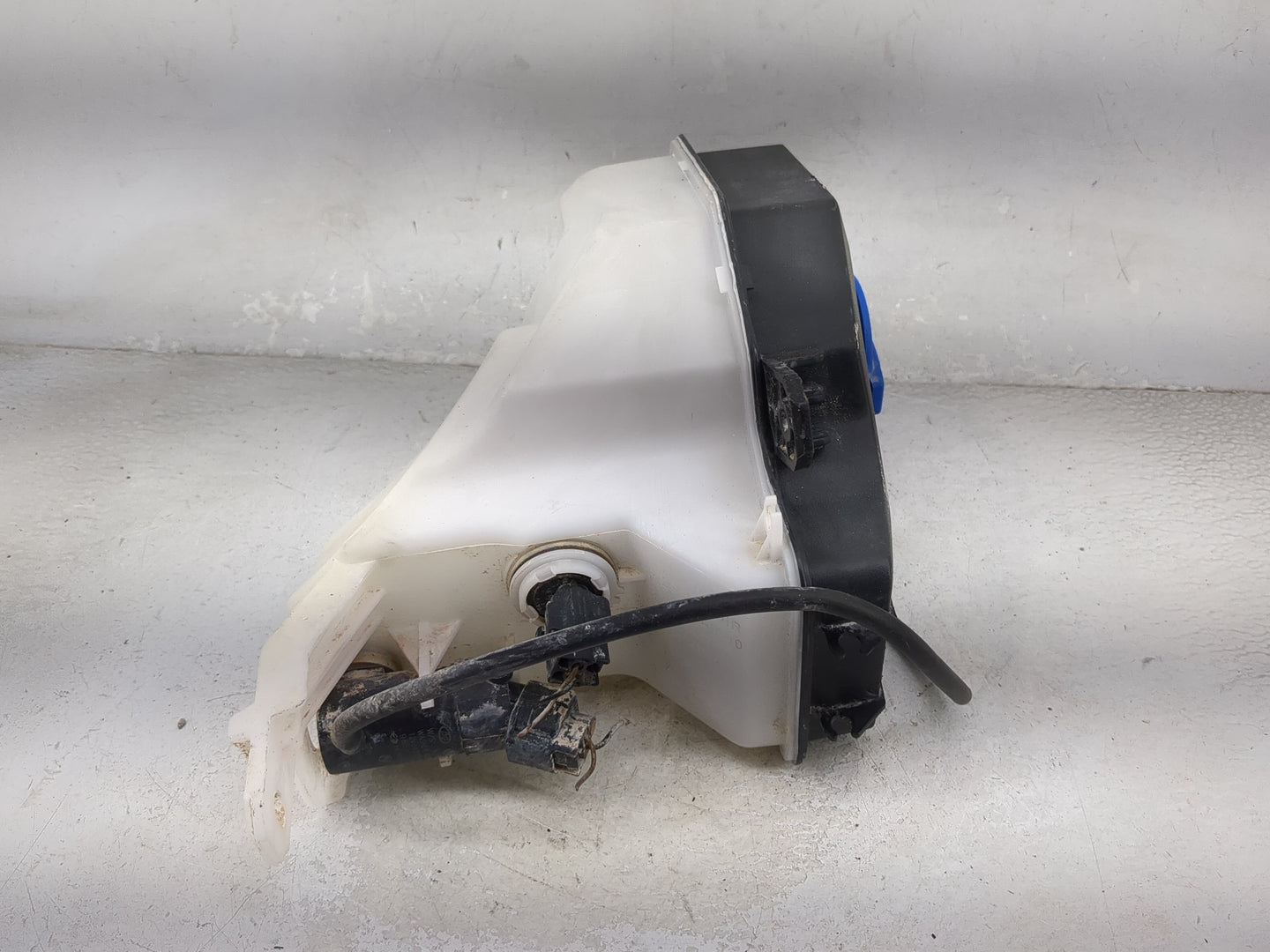 2024 Hyundai Ioniq 5 Windshield Washer Fluid Reservoir Bottle Oem - Oemusedautoparts1.com