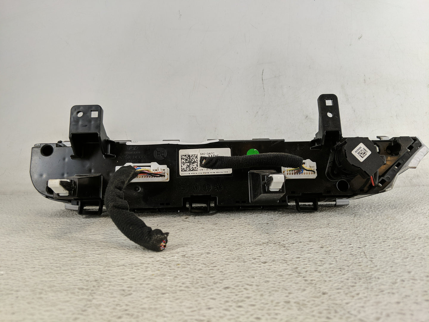 2024 Hyundai Kona Climate Control Module Temperature AC/Heater Replacement P/N:97250-BE430 Fits OEM Used Auto Parts - Oemuse