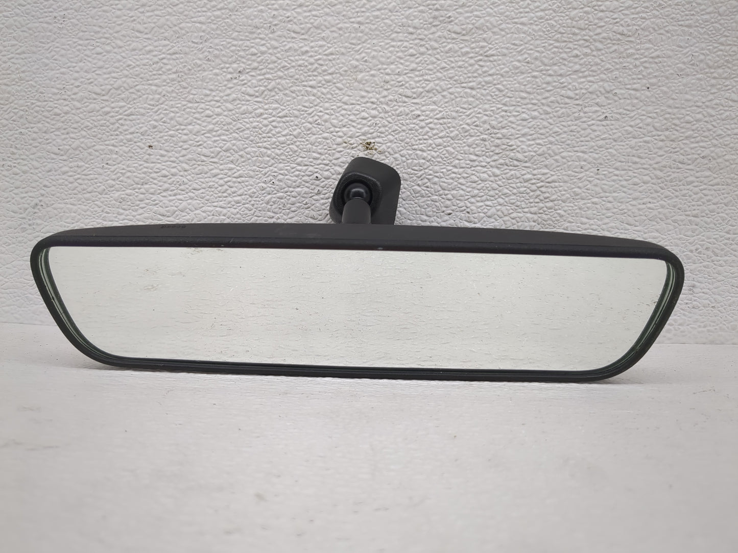 2024 Hyundai Kona Interior Rear View Mirror Replacement OEM P/N:E13049896 Fits OEM Used Auto Parts - Oemusedautoparts1.com