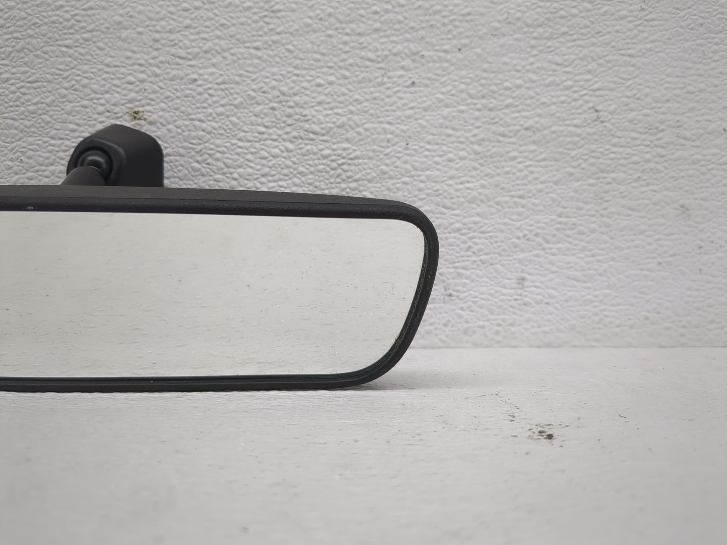 2024 Hyundai Kona Interior Rear View Mirror Replacement OEM P/N:E13049896 Fits OEM Used Auto Parts - Oemusedautoparts1.com