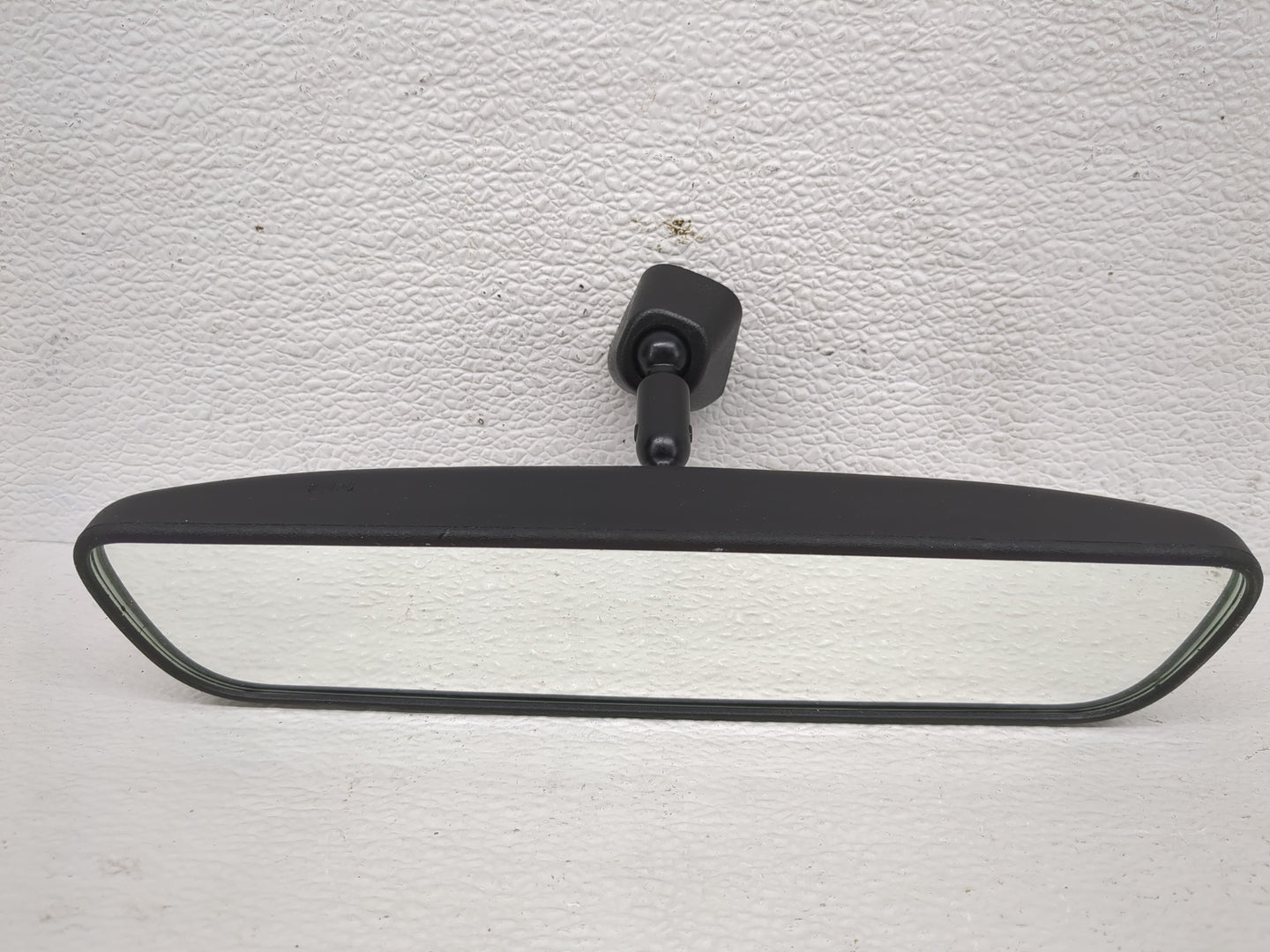 2024 Hyundai Kona Interior Rear View Mirror Replacement OEM P/N:E13049896 Fits OEM Used Auto Parts - Oemusedautoparts1.com