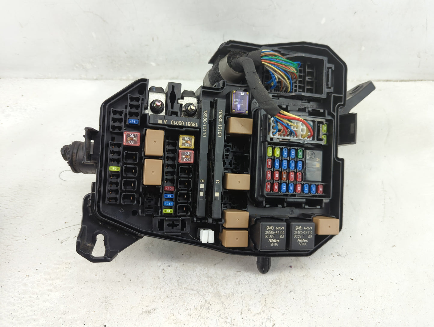 2024 Hyundai Kona Fusebox Fuse Box Panel Relay Module P/N:91956-BE020 Fits OEM Used Auto Parts - Oemusedautoparts1.com