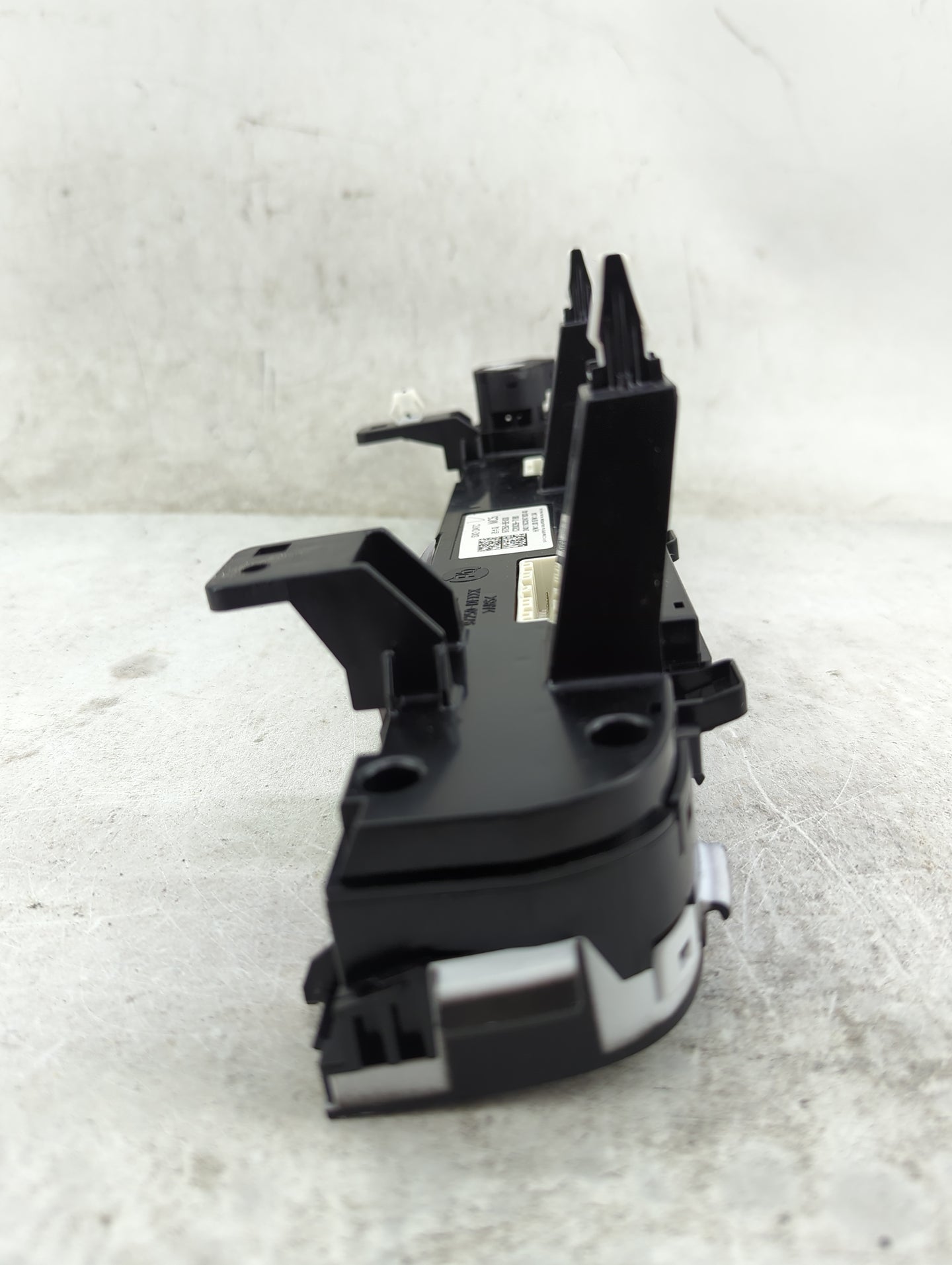 2024 Hyundai Kona Climate Control Module Temperature AC/Heater Replacement P/N:97250-BE430 Fits OEM Used Auto Parts - Oemuse