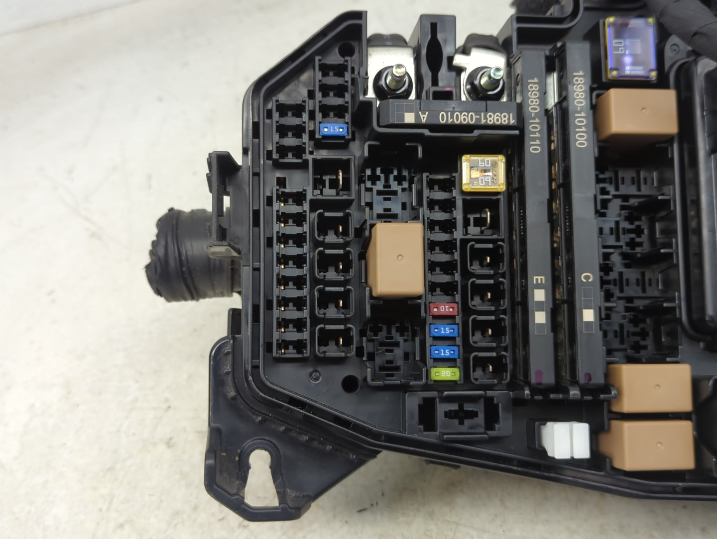2024 Hyundai Kona Fusebox Fuse Box Panel Relay Module P/N:919AF-BE100 18981-09010, 18980-10110, 18980-10100, 39160-37110 Fit