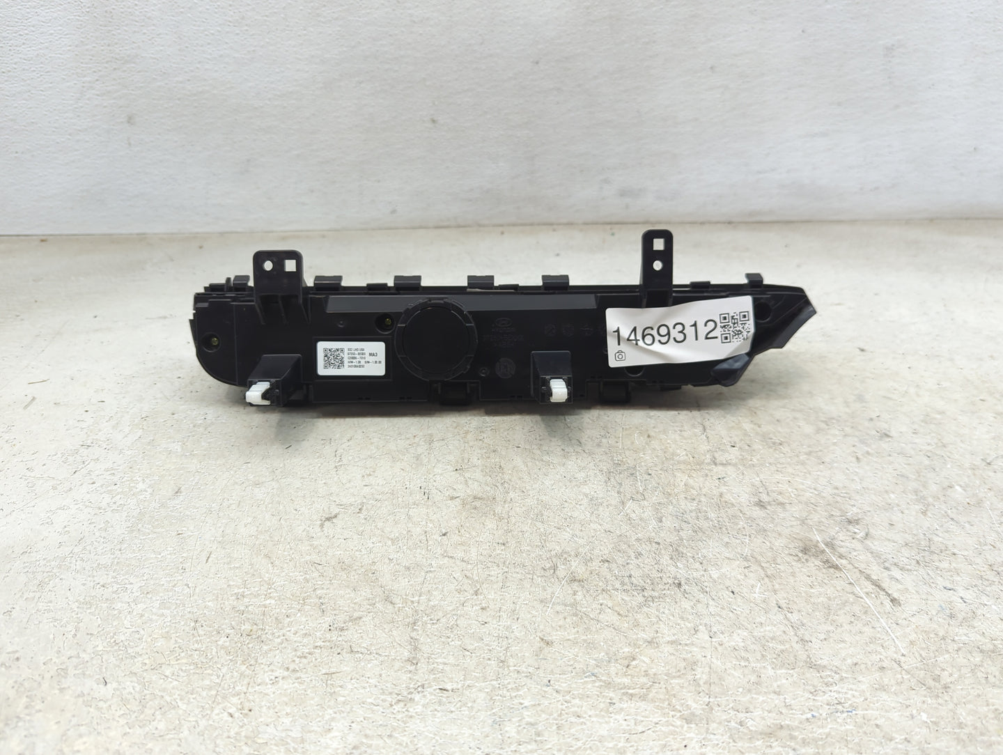 2024 Hyundai Kona Climate Control Module Temperature AC/Heater Replacement P/N:97250-BE030 C20039-7010 Fits OEM Used Auto Pa