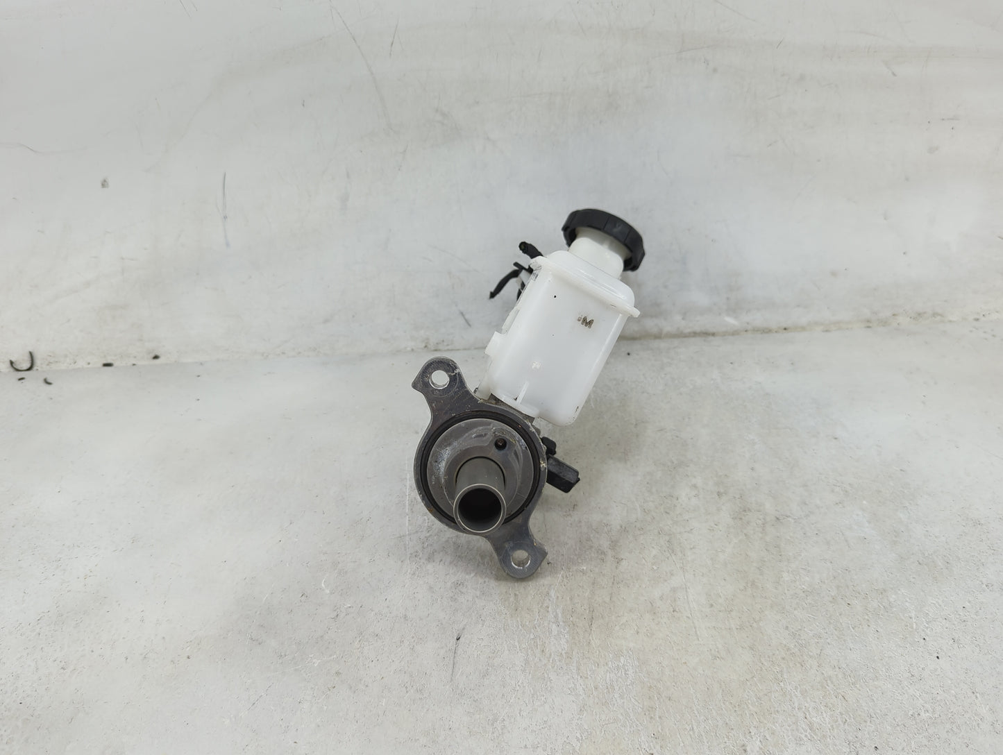 2024 Hyundai Kona Brake Master Cylinder 1489126 - Oemusedautoparts1.com